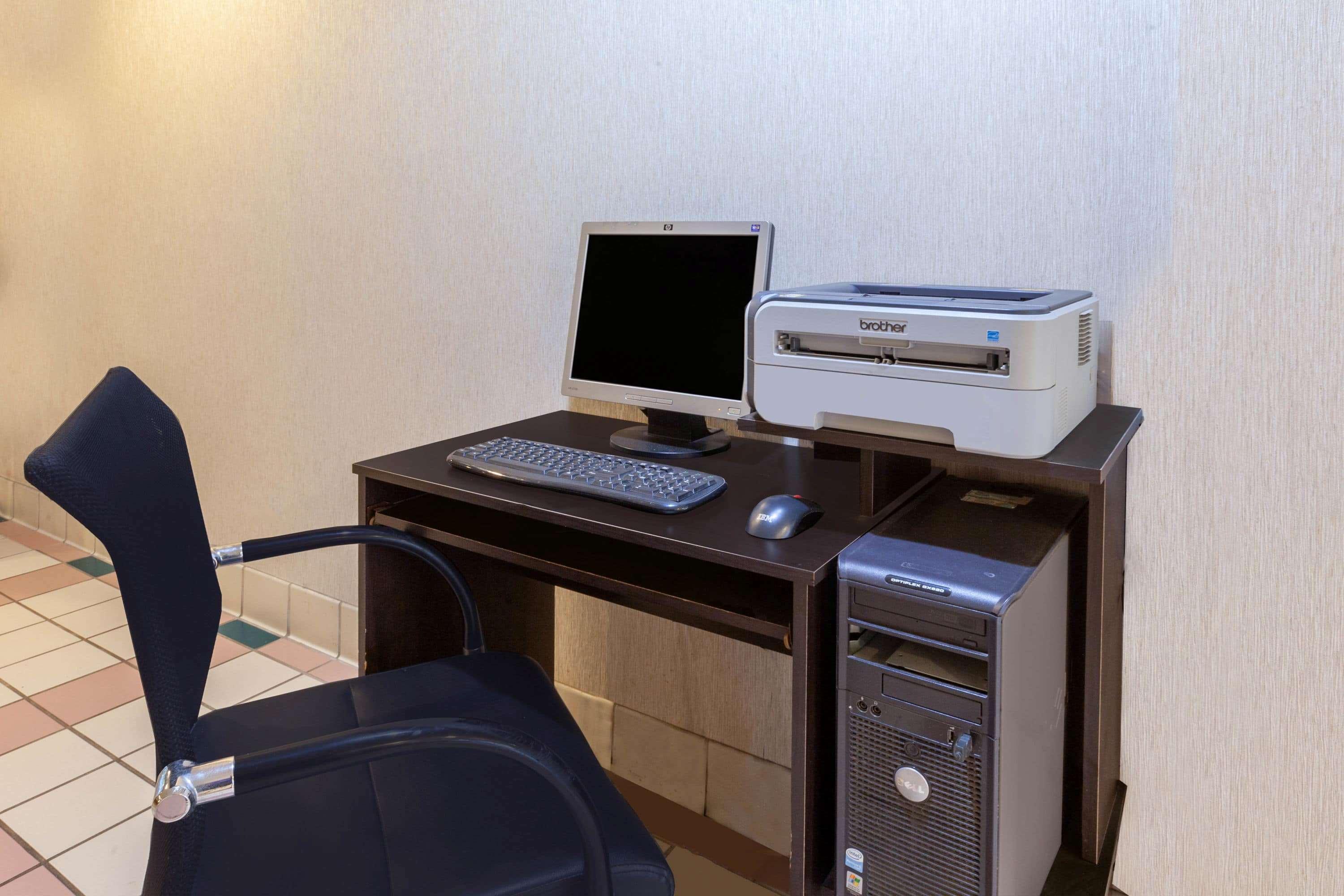 Days Inn By Wyndham Milan Sandusky South Экстерьер фото
