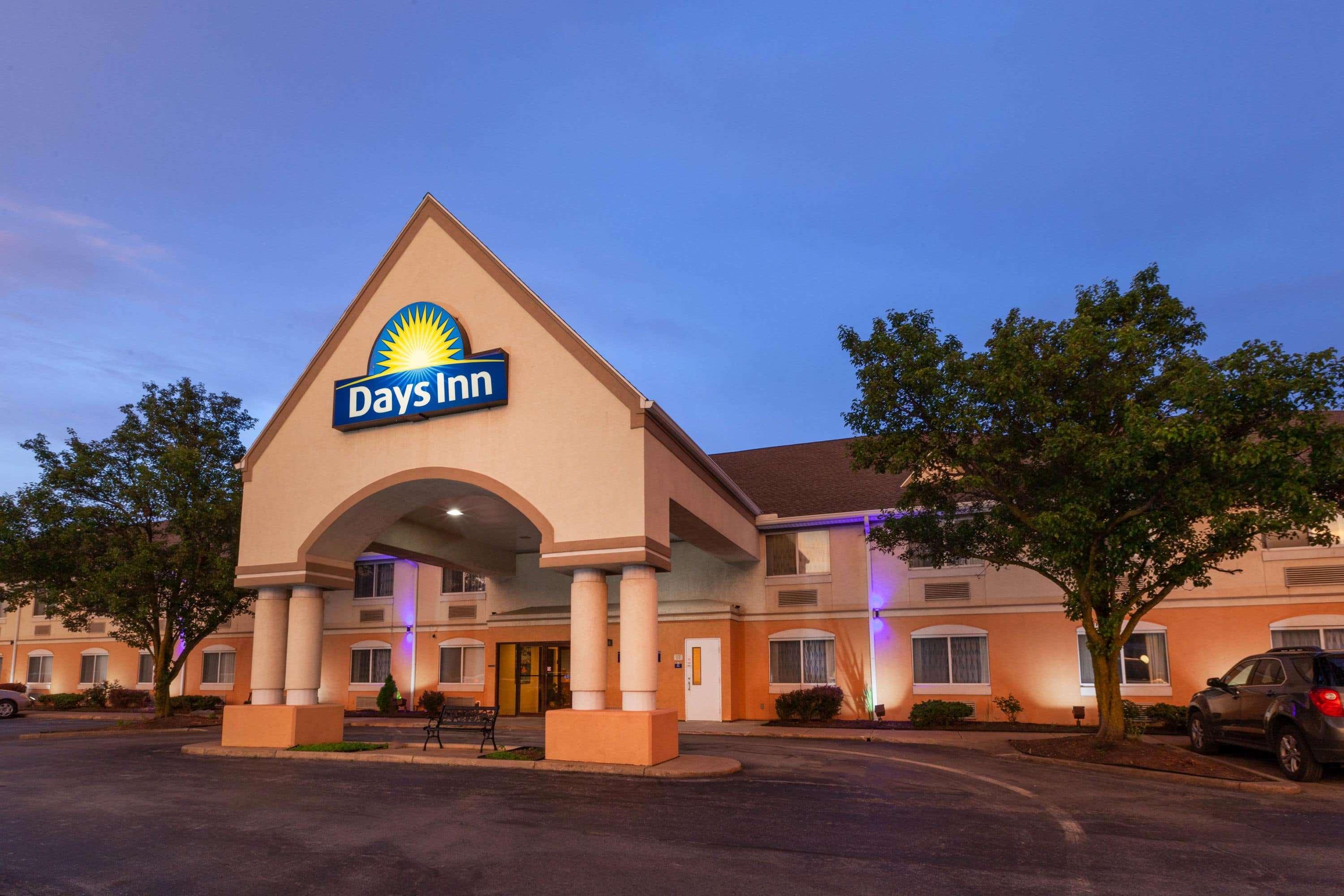 Days Inn By Wyndham Milan Sandusky South Экстерьер фото