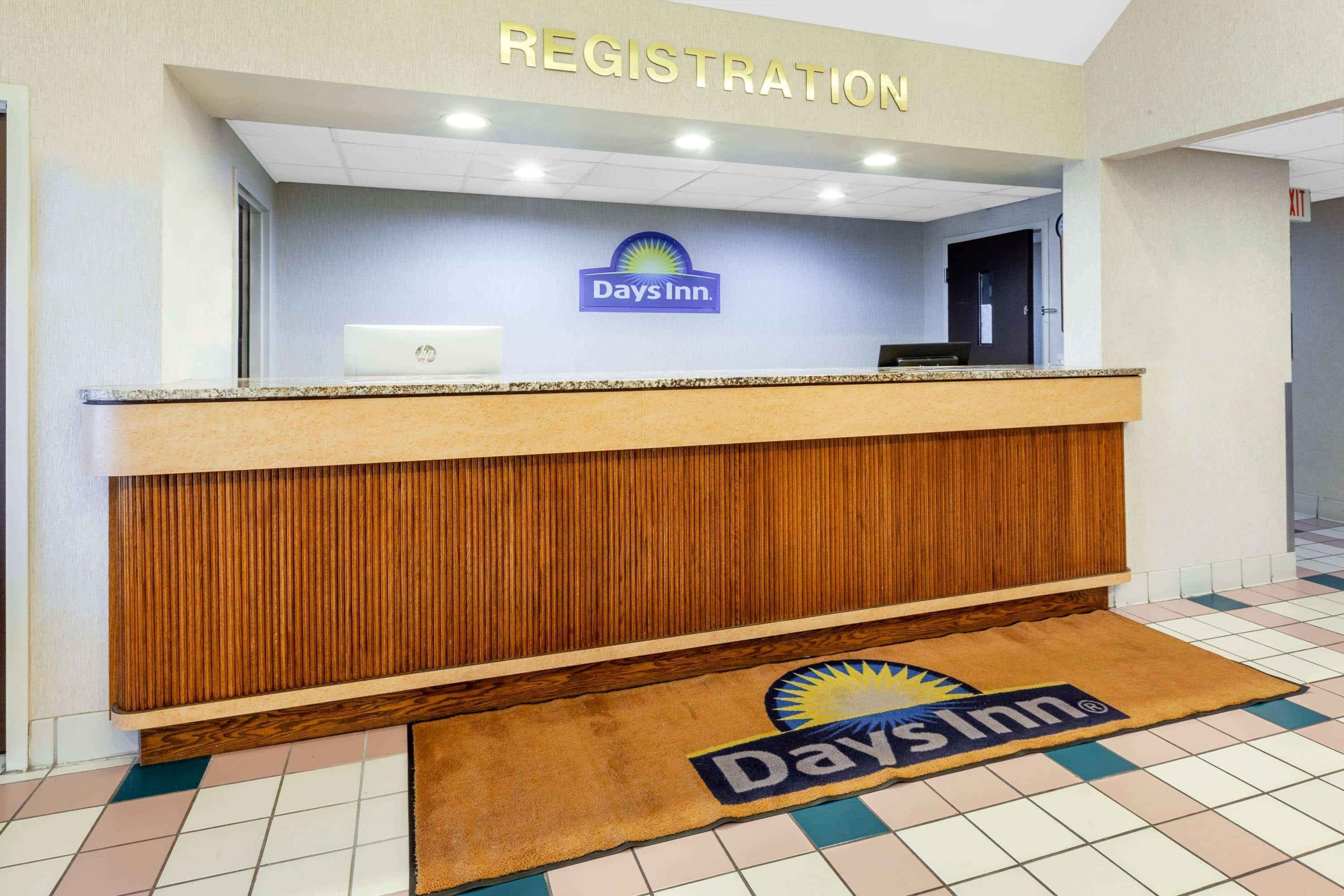 Days Inn By Wyndham Milan Sandusky South Экстерьер фото