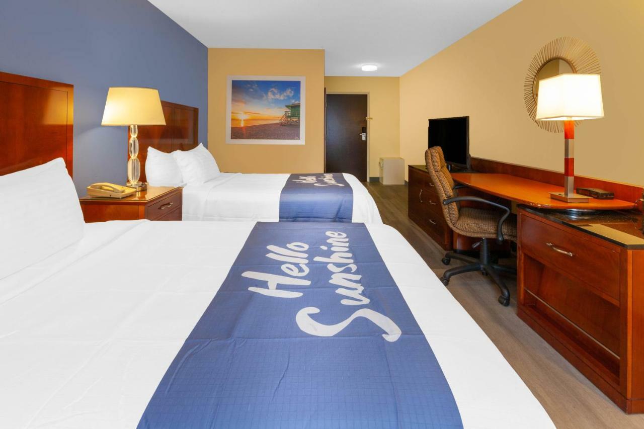 Days Inn By Wyndham Milan Sandusky South Экстерьер фото